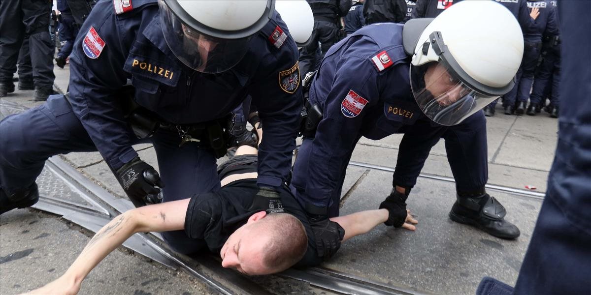 Násilie počas demonštrácií vo Viedni si vyžiadalo 13 zranených