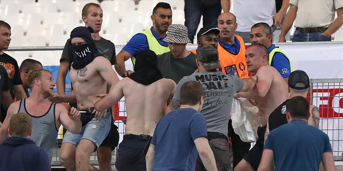 MS16: UEFA bude vyšetrovať incidenty medzi fanúšikmi Anglicka a Ruska