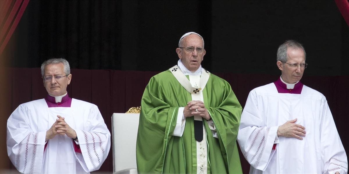Pápež slúžil omšu pre chorých a zdravotne postihnutých