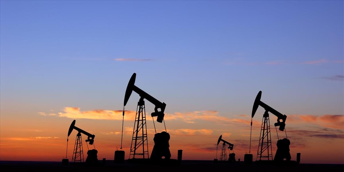 Ceny ropy klesli, cena Brentu sa vrátila pod 50 USD za barel