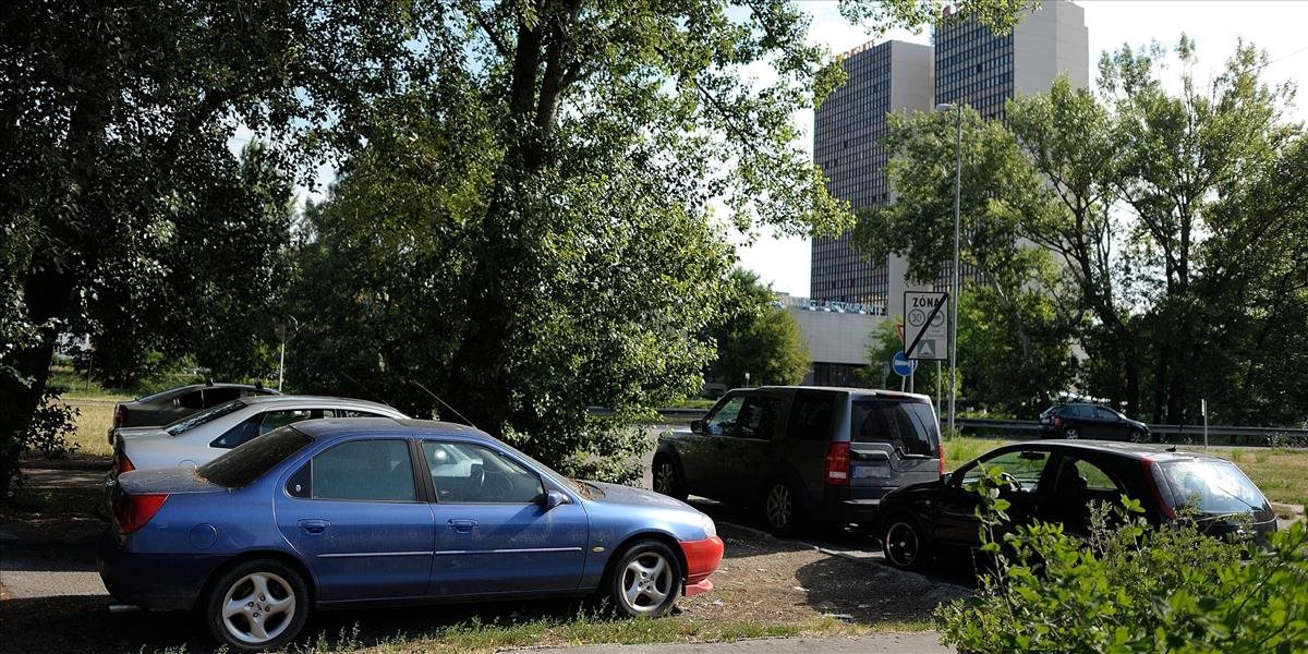 Asi tisíc Košičanov dnes protestovalo proti rozšíreniu plateného parkovania