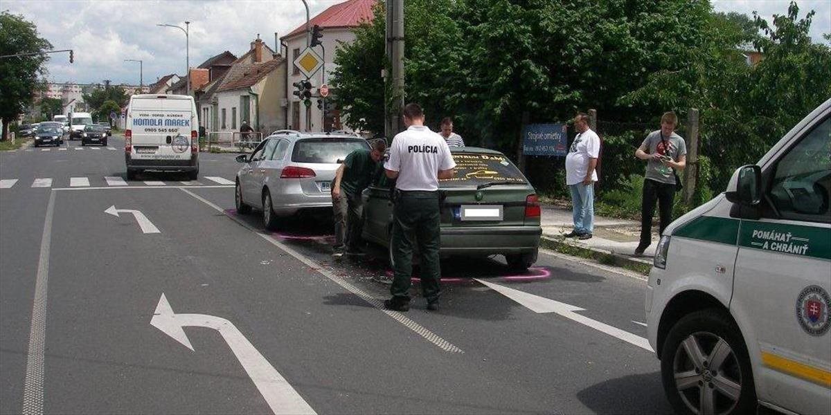 FOTO Opití vodiči spôsobili nehody, jeden chcel ujsť policajtom v Piešťanoch