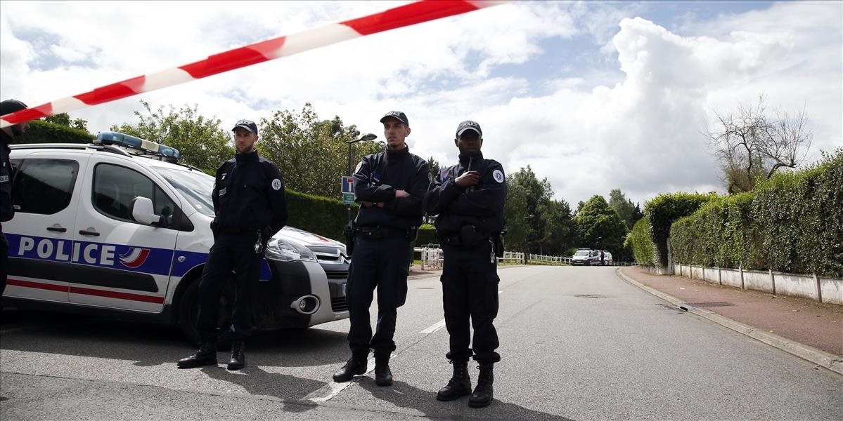 Francúzska polícia zadržala už tretieho podozrivého v súvislosti s vraždou v Yvelines
