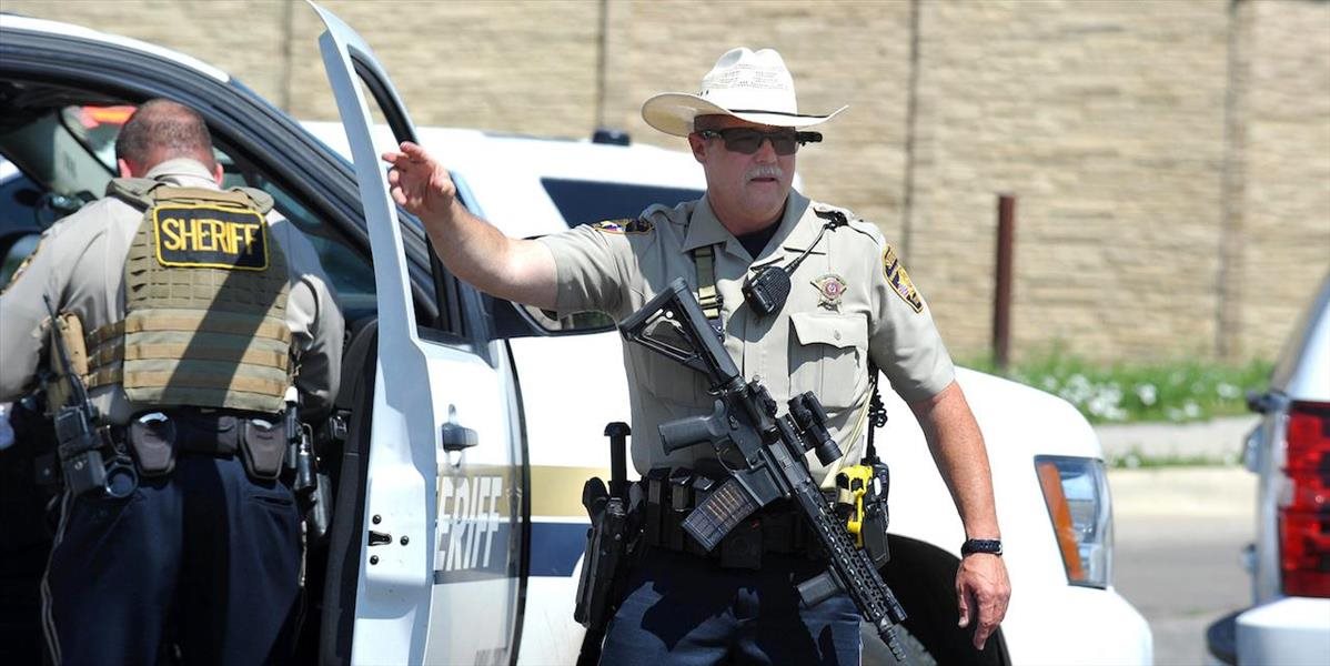 Rukojemnícka dráma v Texase: Polícia zneškodnila strelca v supermarkete, rukojemníci sú už v bezpečí