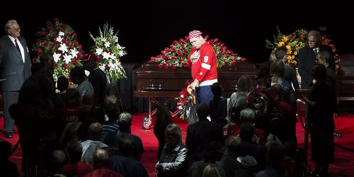 NHL: S Howeom sa lúčili tisícky fanúšikov, poctu mu zložili Gretzky i Bowman