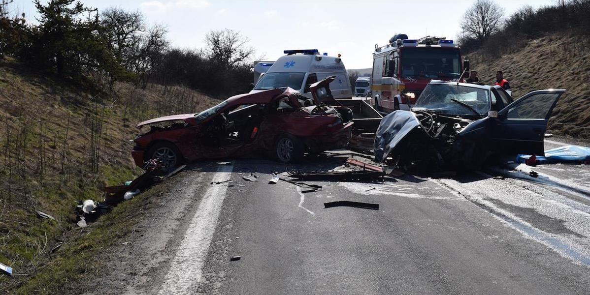 Dopravná nehoda medzi Popradom a Spišským Bystrým: Zahynul jeden človek, zasahujú šiesti hasiči
