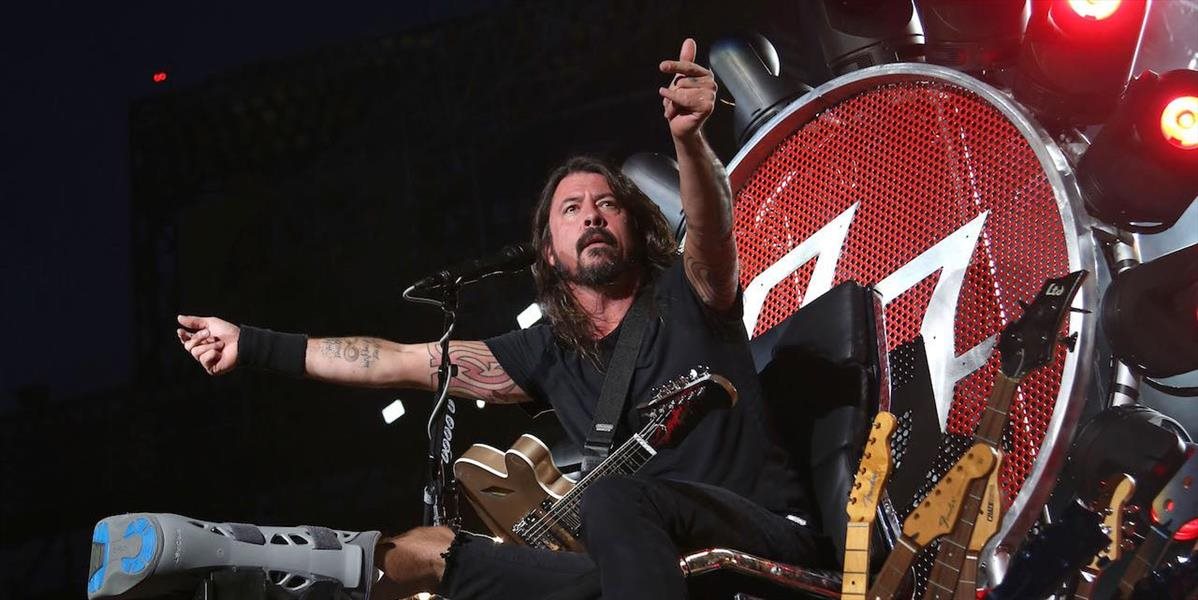 Foo Fighters žalujú poisťovaciu spoločnosť
