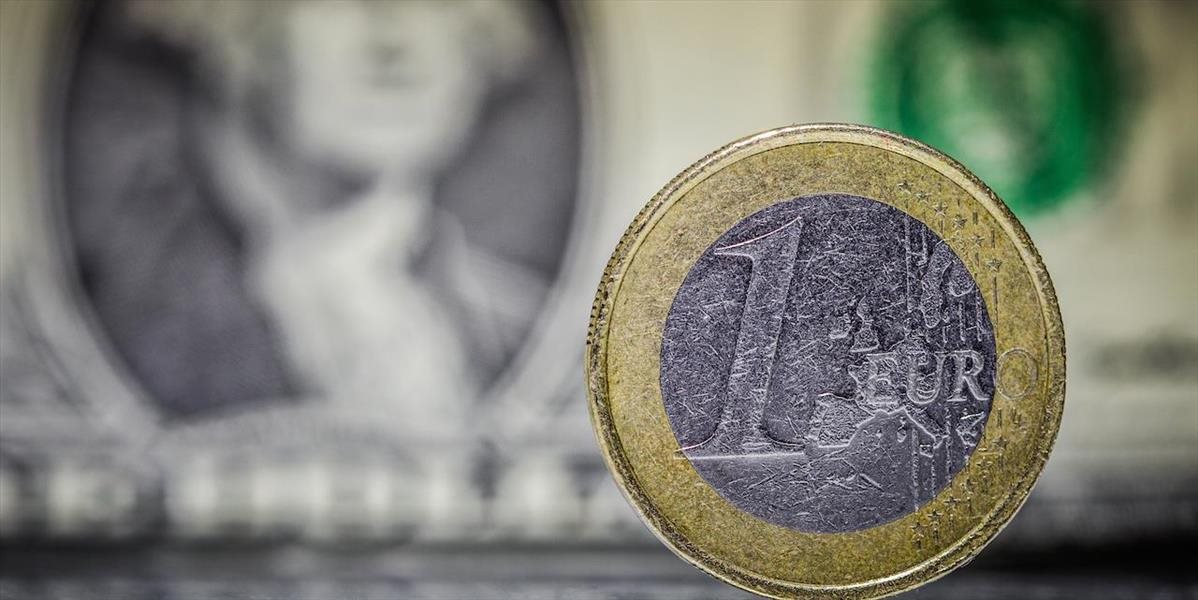 Kurz eura sa stabilizoval tesne nad úrovňou 1,12 USD/EUR