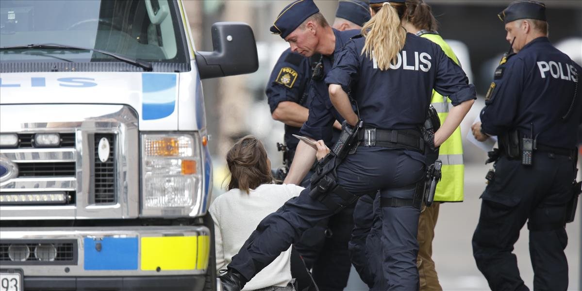 Vo Švédsku zadržali environmentálnych aktivistov, ktorí vyliezli nad vchod do sídla vlády