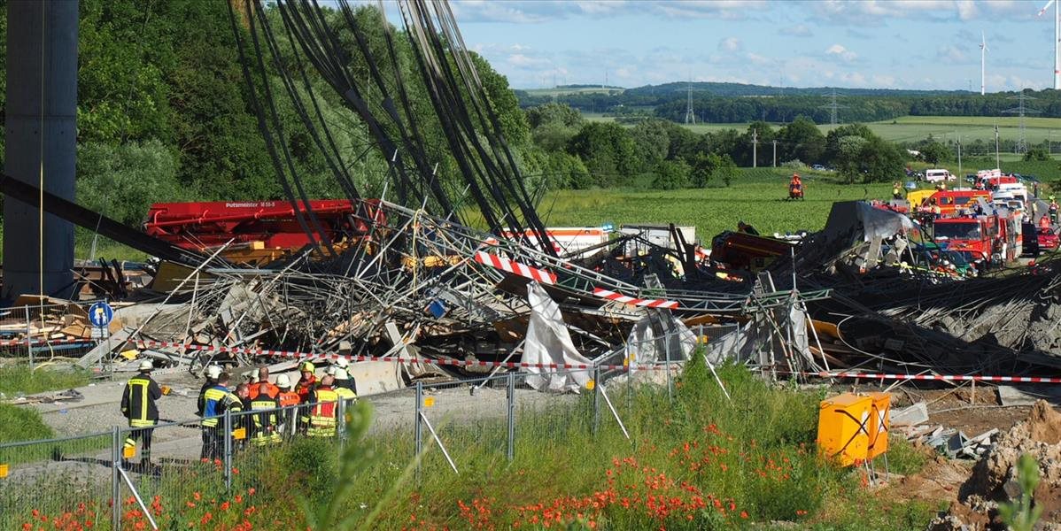 VIDEO V Bavorsku sa zrútila časť diaľničného mosta, zahynuli dvaja ľudia