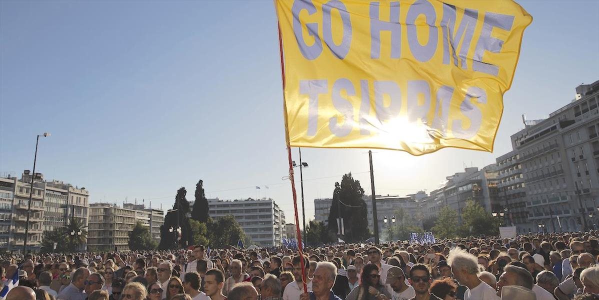 Tisíce ľudí v Aténach demonštrovali proti vláde Alexisa Tsiprasa
