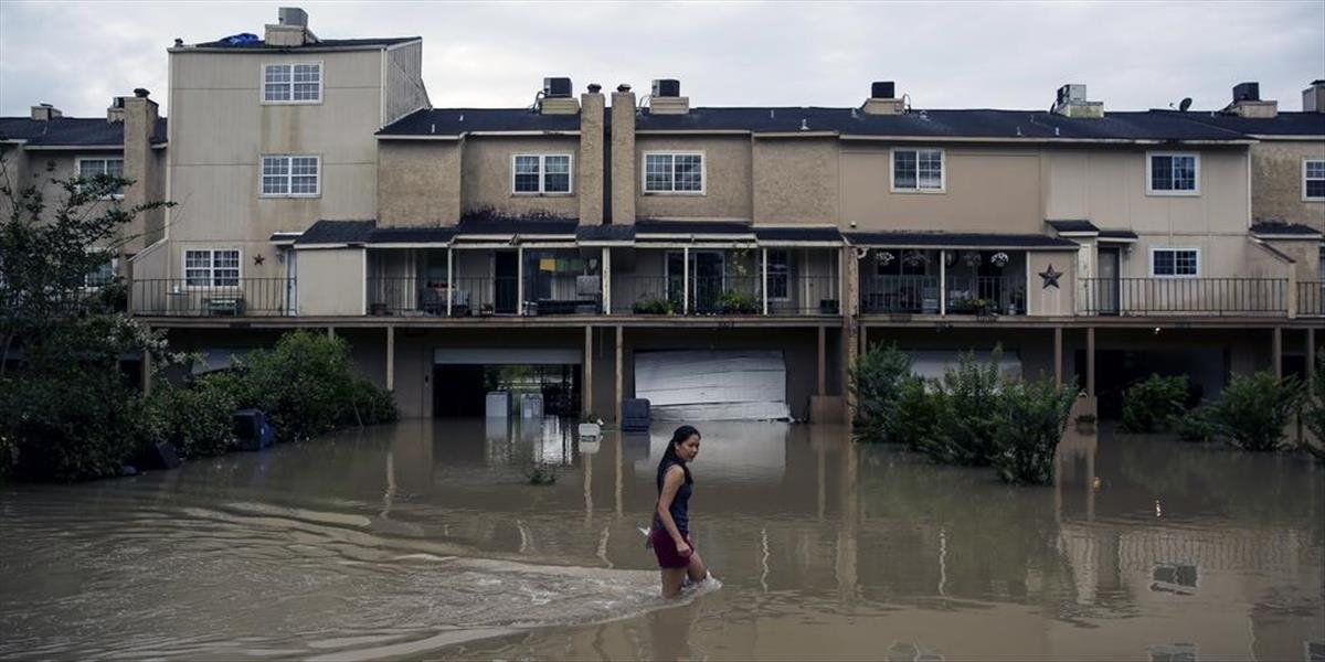 Pri búrkach a povodniach prišlo v júni v Číne o život najmenej 14 ľudí