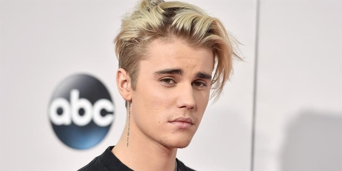 VIDEO Internet sa zabáva na Bieberovi: Doslova zmizol z pódia