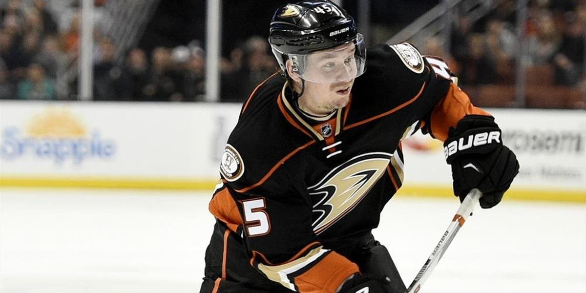 NHL: Ducks predĺžili zmluvu s obrancom Vatanenom
