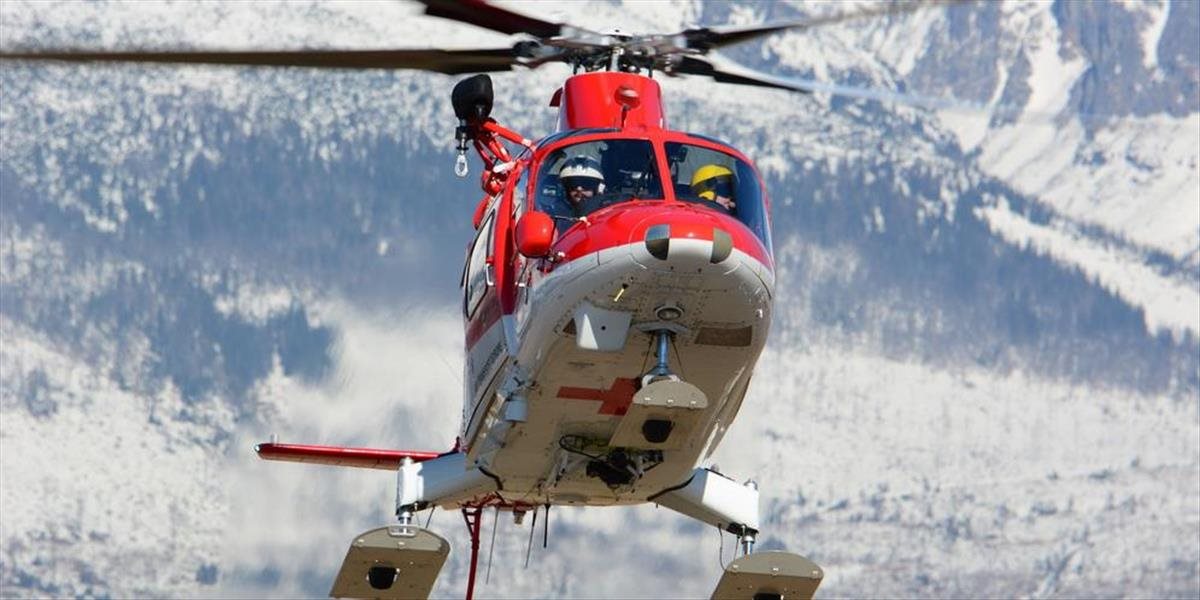 Vážna nehoda v obci Ohradzany: Zranenú ženu musel previezť vrtuľník