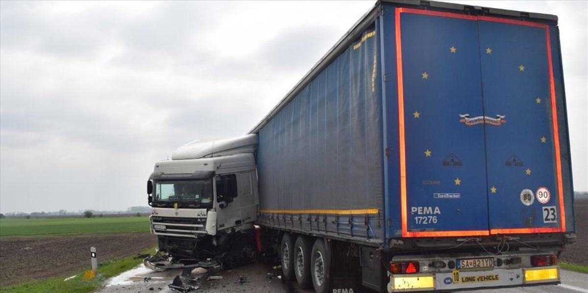 V Žiline havarovalo nákladné auto s tromi tonami nákladu