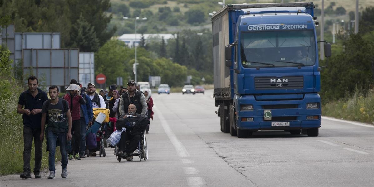 V Grécku zadržali slovinského kamionistu, ktorý prevážal 35 migrantov