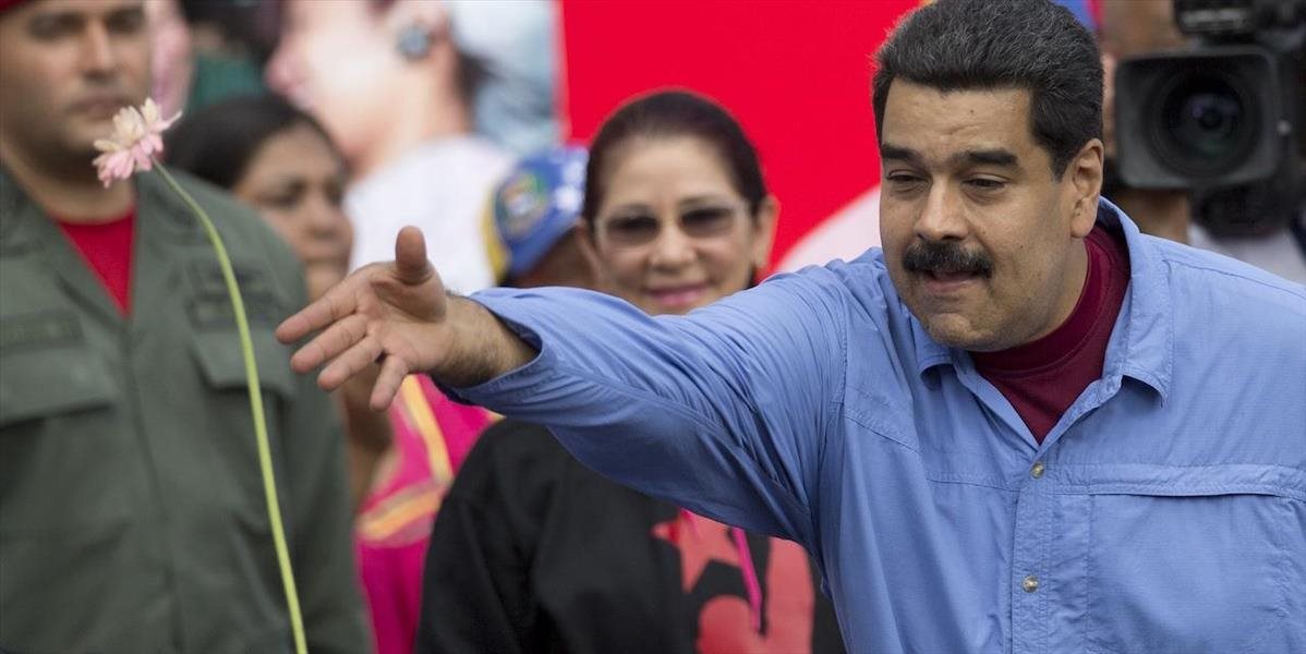 Venezuelčania znova masovo podpisujú petíciu za odvolanie Madura