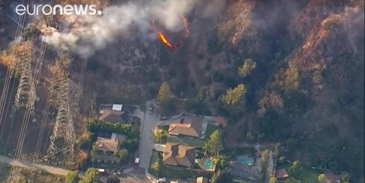 FOTO a VIDEO Dráma v Kalifornii: Stovky ľudí museli újsť pred lesnými požiarmi