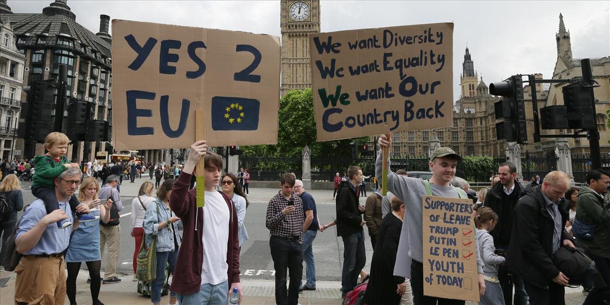 Už vyše 1,1 milióna podpisov je pod výzvou na druhé referendum o EÚ