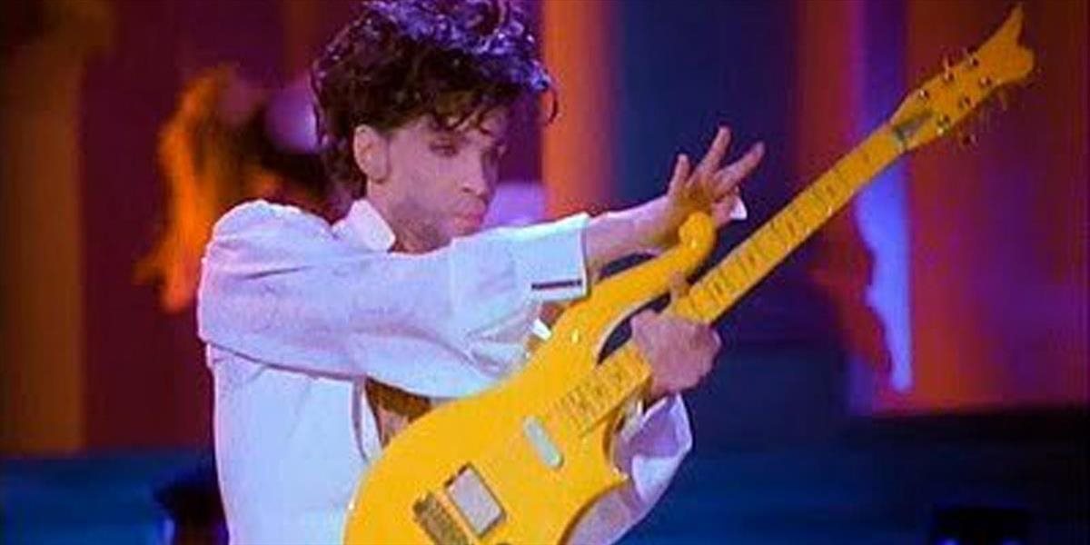 Princovu žltú gitaru vydražili za 137 500 dolárov