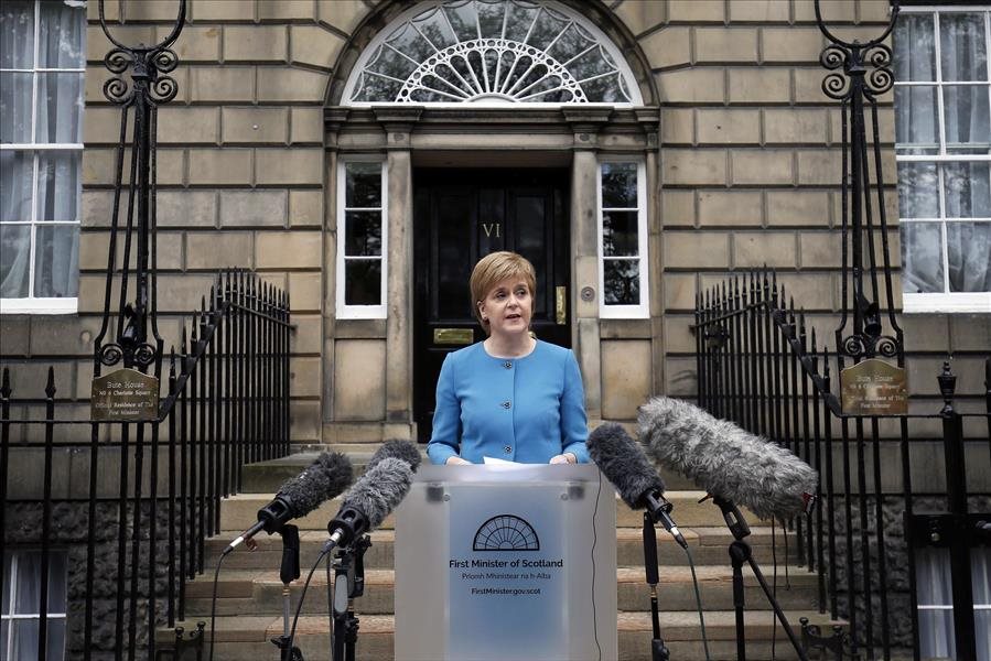 Sturgeonová: Škótsky parlament by mohol Británii zabrániť v odchode z EÚ