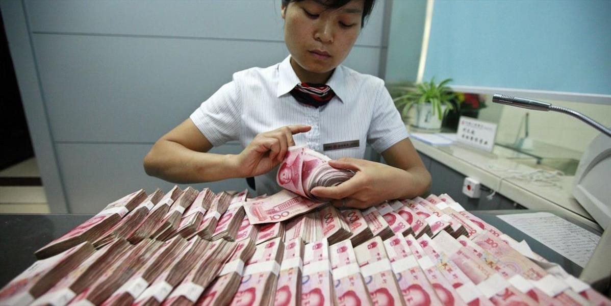 Čínsky jüan klesol najnižšie od decembra 2010