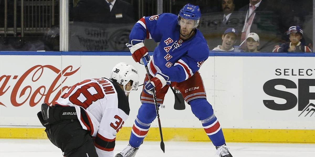 NHL: Hrivík dostal od Rangers kvalifikovanú ponuku, v obmedzení asi aj Marinčin