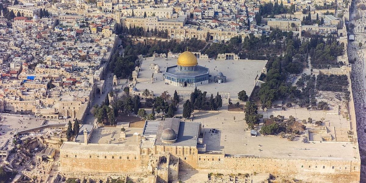Izraelská polícia zakázala veriacim židom a turistom vstup na Chrámovú horu