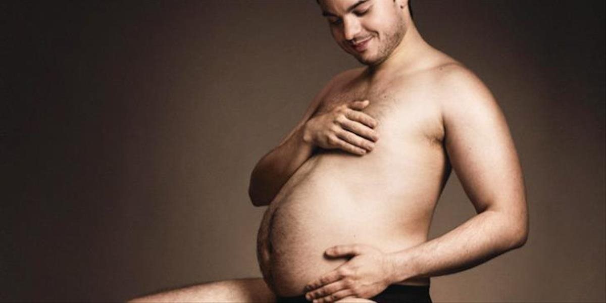 FOTO Nový reklamný hit: Spotrebiteľa lákajú muži s tehotenským bruškom