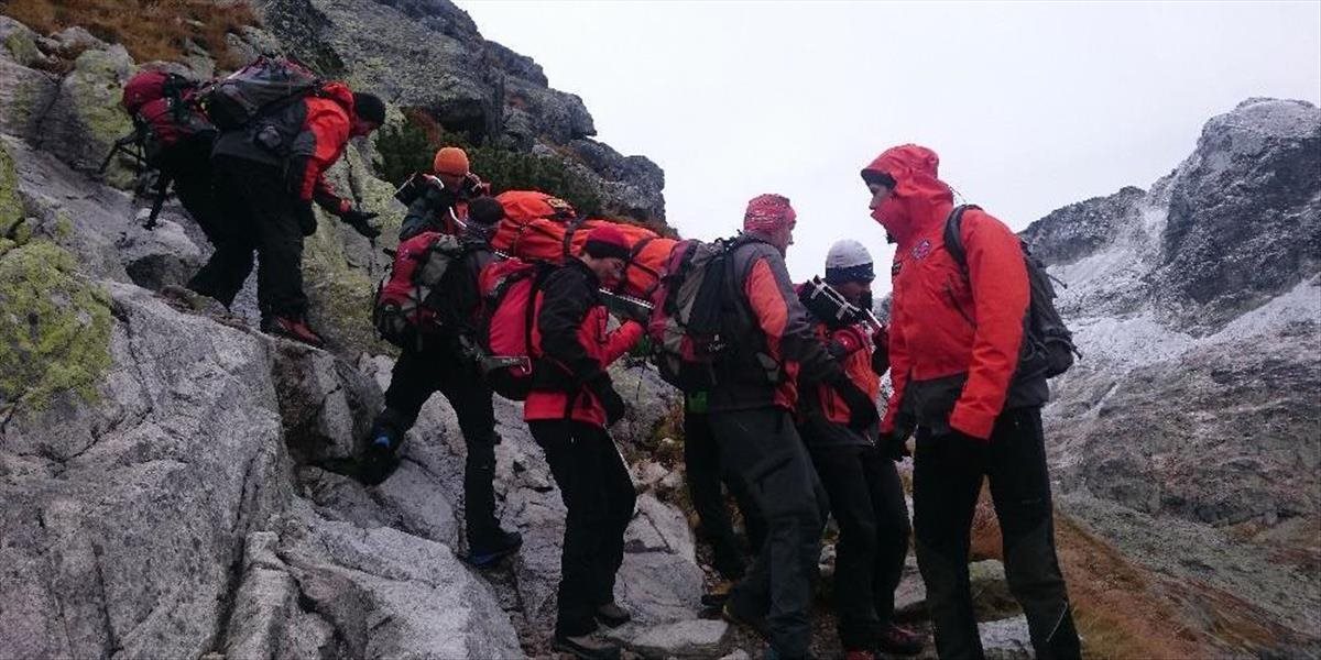 Vo Vysokých Tatrách pomáhalo nemeckému turistovi 13 horských záchranárov