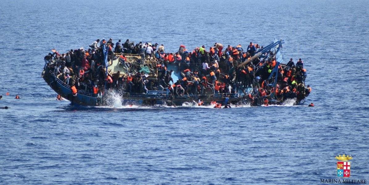 Talianske námorné sily vyzdvihli z morského dna potopenú loď s migrantmi