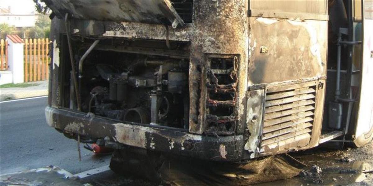 V Rakúsku zhorel český autobus vezúci školákov, zranenia však nikto neutrpel