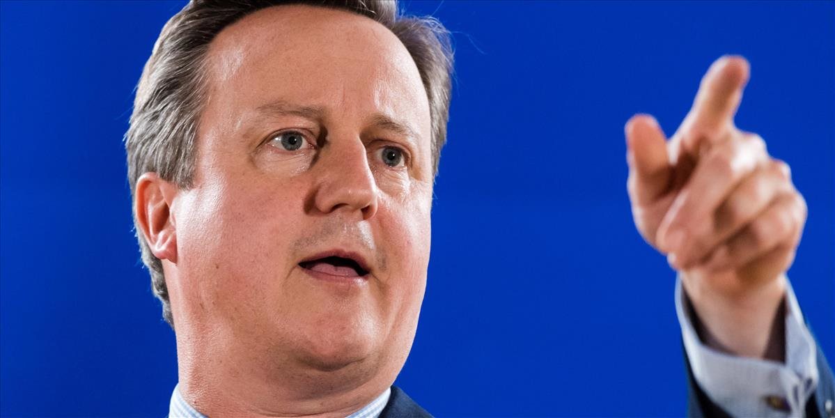 Cameron sľúbil viac peňazí na boj proti nenávistným prejavom voči cudzincom