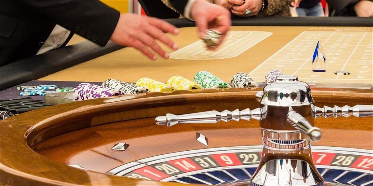 Česká polícia zatkla muža, ktorý vyhral v kasíne podvodom pol milióna Kč