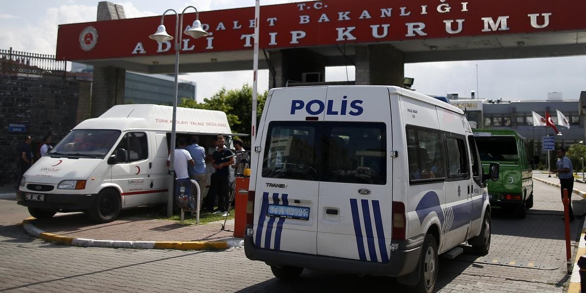 Istanbulská polícia vykonala sériu razií: Zadržali 13 ľudí v súvislosti s útokom na letisku