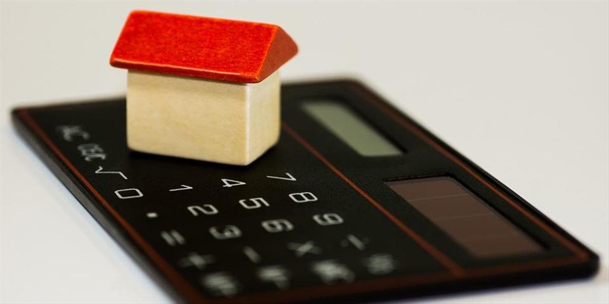 Priemerný úrok úverov na bývanie klesol na nové minimum