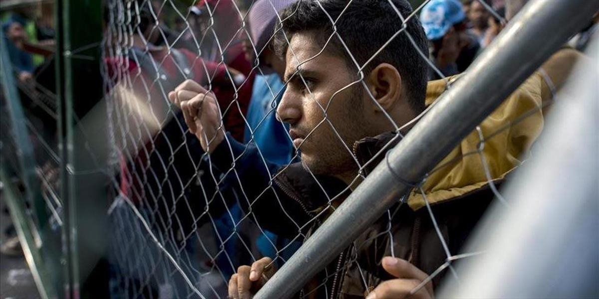 Obhajcovia žiadajú oslobodenie obvinených migrantov, ktorí vyčíňali v maďarskom Röszke