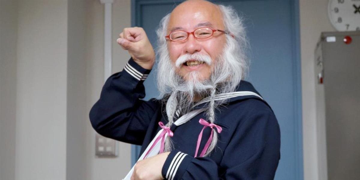 FOTO Tento Japonec má 54 rokov a zvláštny štýl, oblieka sa ako školáčka