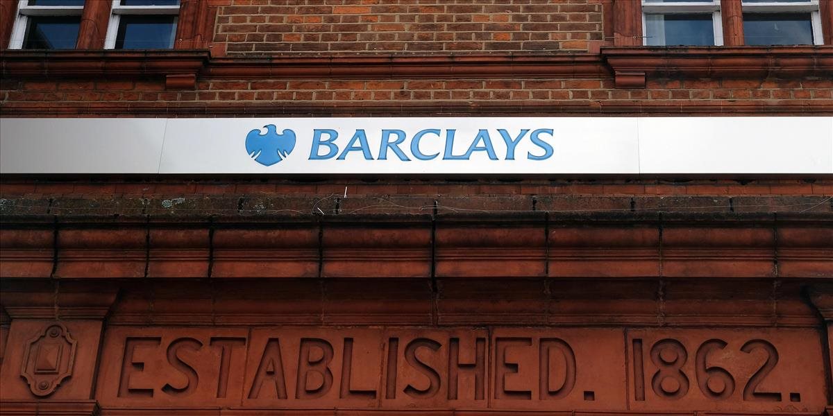 Fitch zhoršil ratingy cenných papierov Barclays, Lloyds a B&B