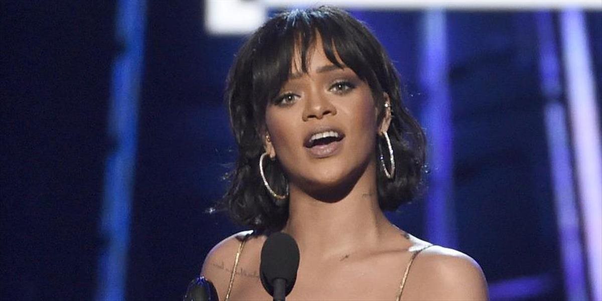 VIDEO Rihanna zverejnila klip k piesni Sledgehammer