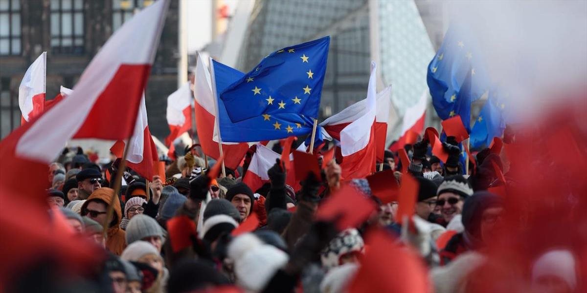 Až 81 percent Poliakov si želá zostať v EÚ