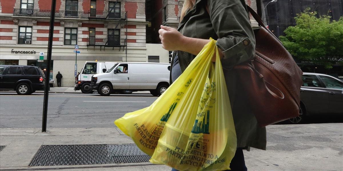Od 1. júla platí vo Francúzsku zákaz jednorazových plastových tašiek