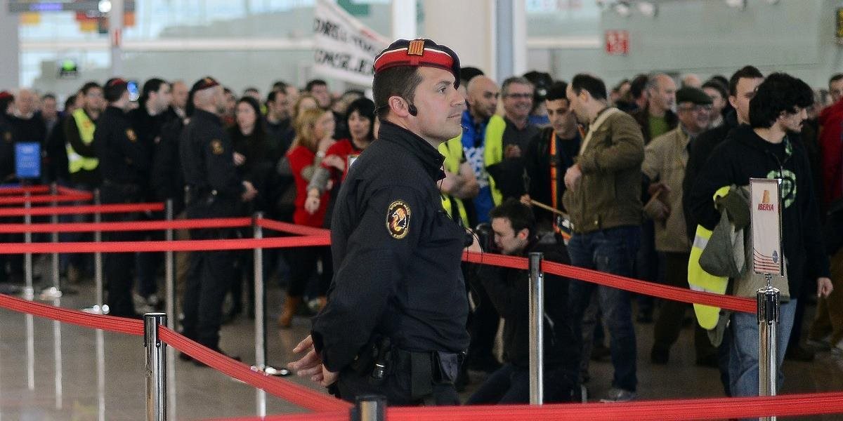 Odrieknuté a zrušené lety vyvolali v Barcelone pobúrenie pasažierov na letisku