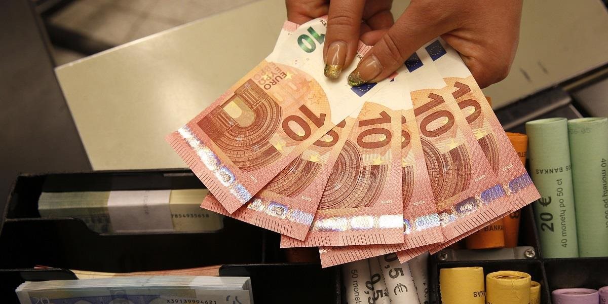 Najviac Slovákov zarába mesačne 400 až 800 eur
