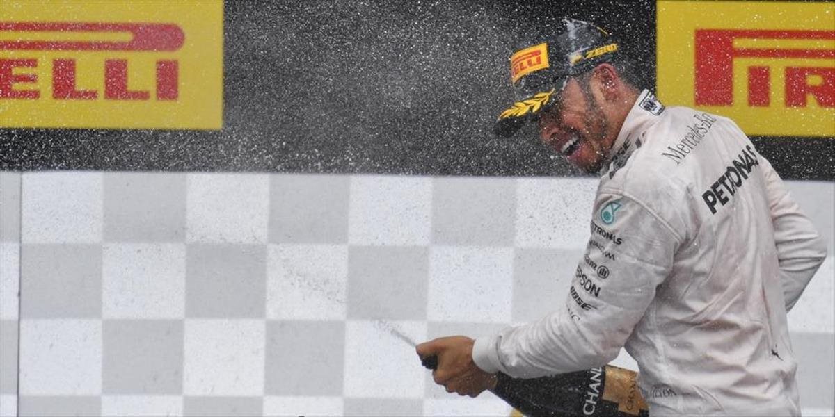 F1: Lewis Hamilton vyhral VC Rakúska, diváci ho vypískali