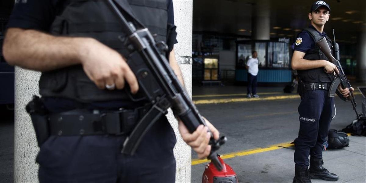 Útok na letisko v Istanbule: Vydali zatykače na 13 podozrivých