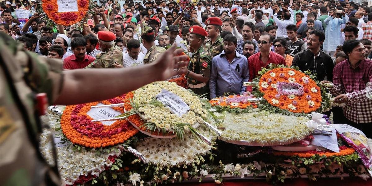 Bangladéš si uctil pamiatku obetí po útoku militantov na reštauráciu v Dháke