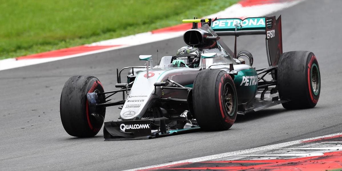 F1: Rosberg dostal za kolíziu s Hamiltonom penalizáciu