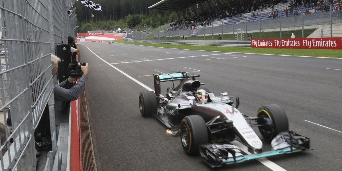 F1: Hamilton v Baku zúril, o Rosbergovi klamal